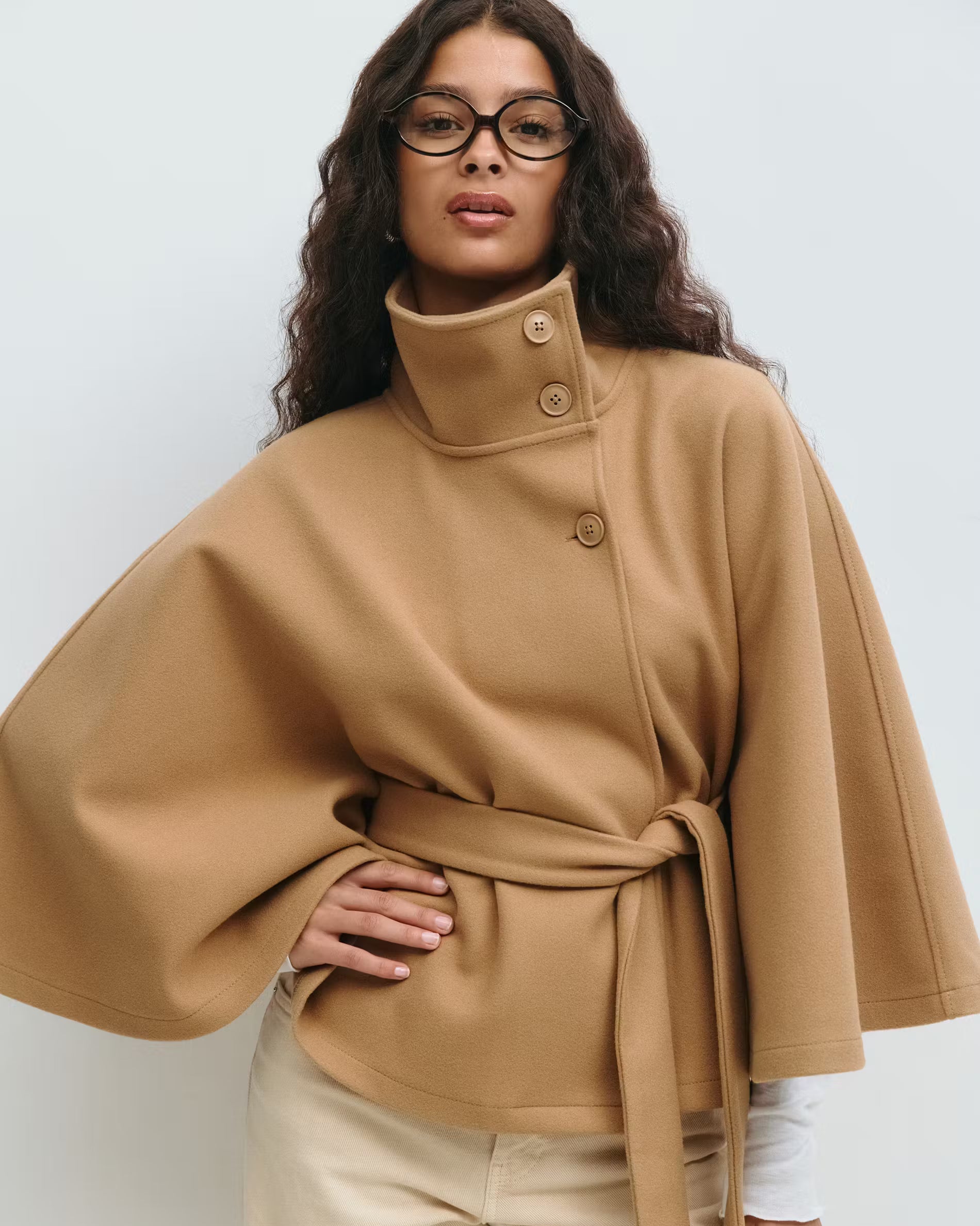Madeleine™| Veste à capes avec ceinture
