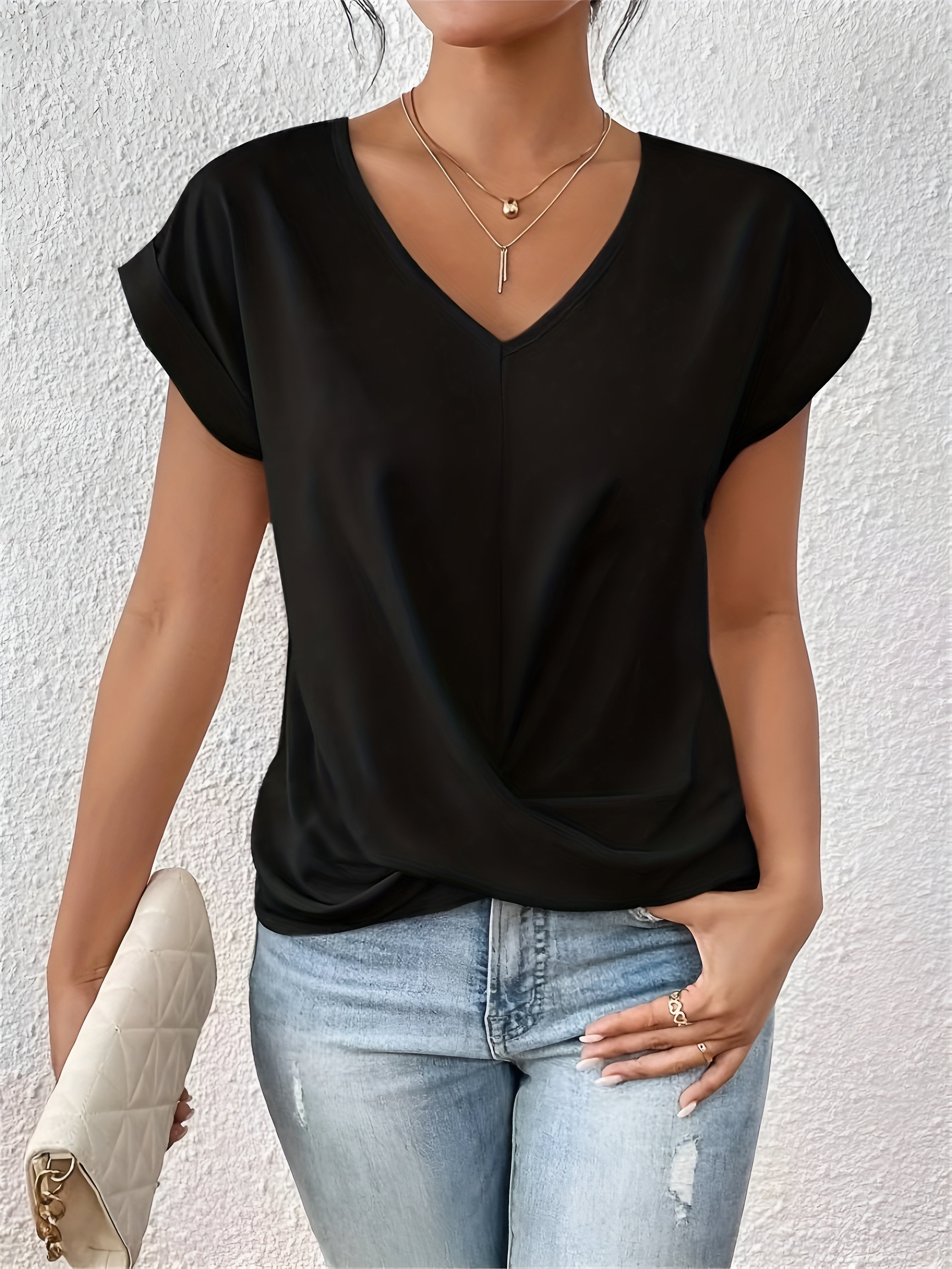 Sofia™ | Casual T-shirt with a sweetheart neckline