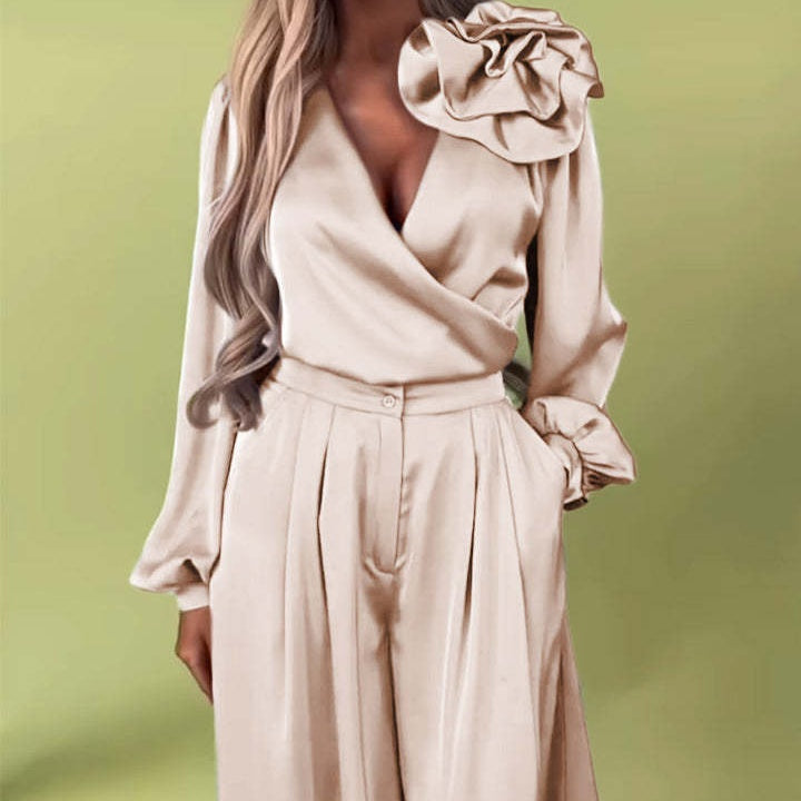 Ludovica™ | ELEGANT JUMPSUIT WITH FLOWER DETAIL