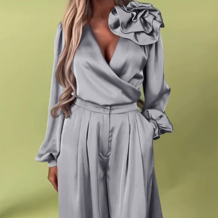 Ludovica™ | ELEGANT JUMPSUIT WITH FLOWER DETAIL