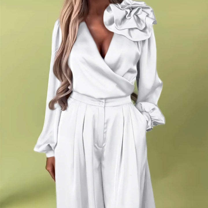 Ludovica™ | ELEGANT JUMPSUIT WITH FLOWER DETAIL