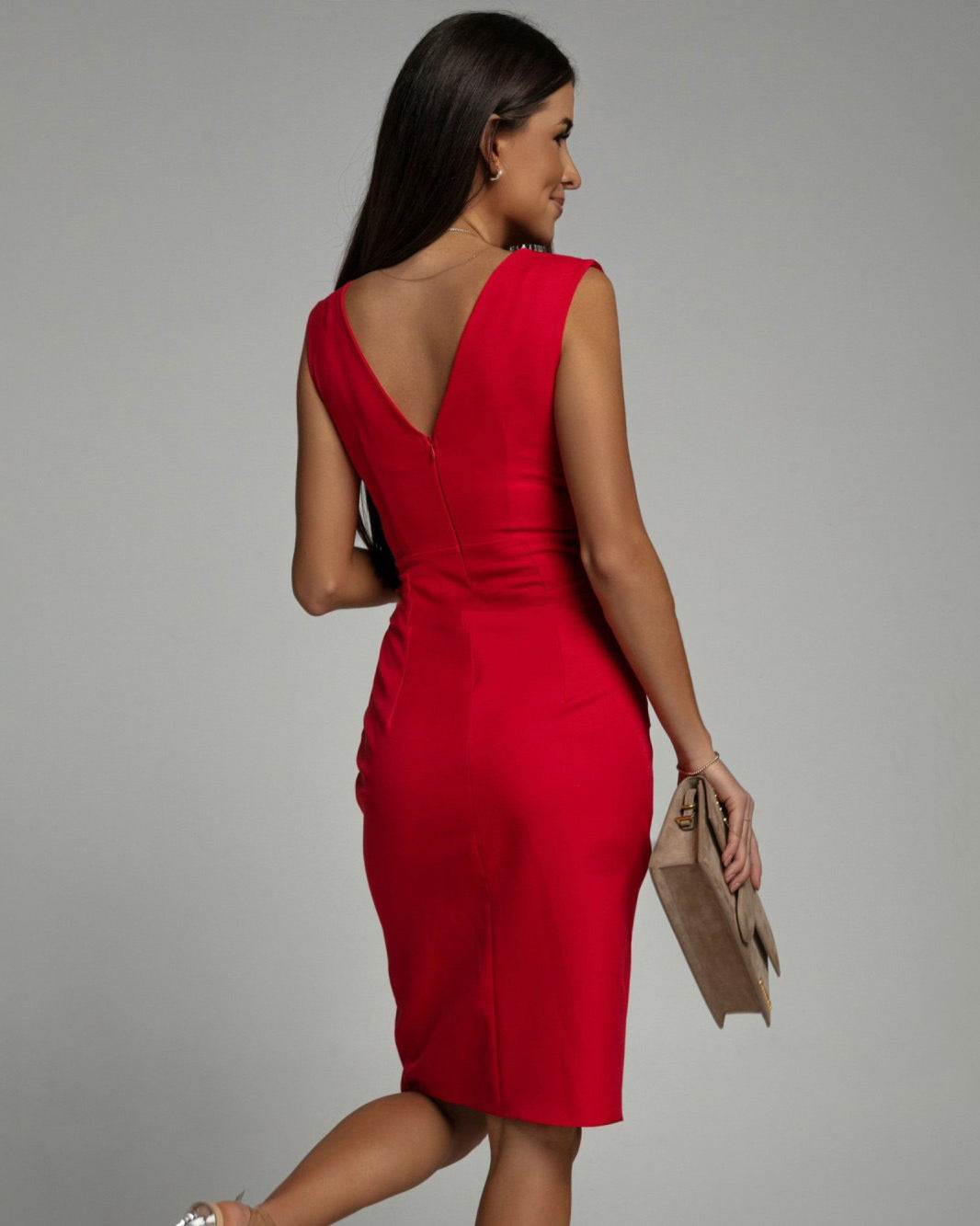 Fresia™ |Fitted dress with a V-neck and slit